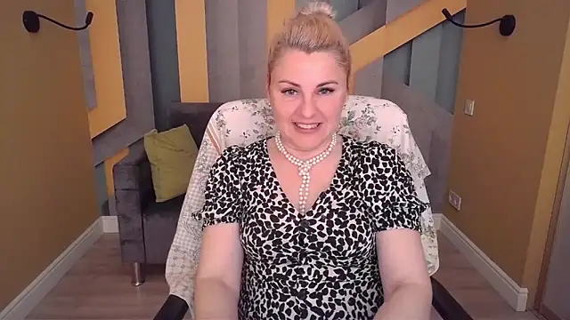 Snapshot of Candy_Long chatting on 05-17-26, 07:21 Candy Long online show from 05-17-26, 07:21