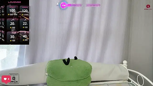 Snapshot of Eden-top chatting on 10-28-25, 02:15 Eden-top online show from 10-28-25, 02:15