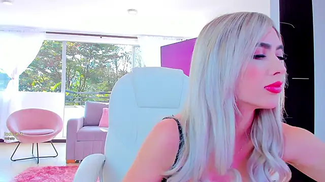 Snapshot of Sophi_Jonnes chatting on 01-21-25, 01:00 Sophi Jonnes online show from 01-21-25, 01:00