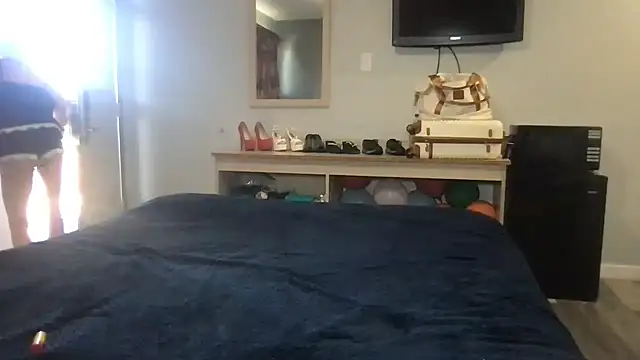 TiffaneyLove online show from 03-13-26, 08:04