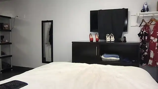 TiffaneyLove online show from 05-15-26, 11:12