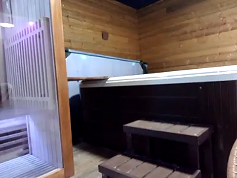 Snapshot of feline27 chatting on 10-23-25, 10:36 feline27 online show from 10-23-25, 10:36