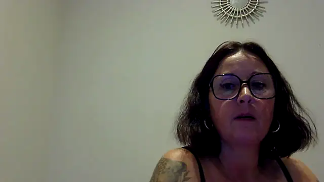 feline27 online show from 11-05-25, 08:20