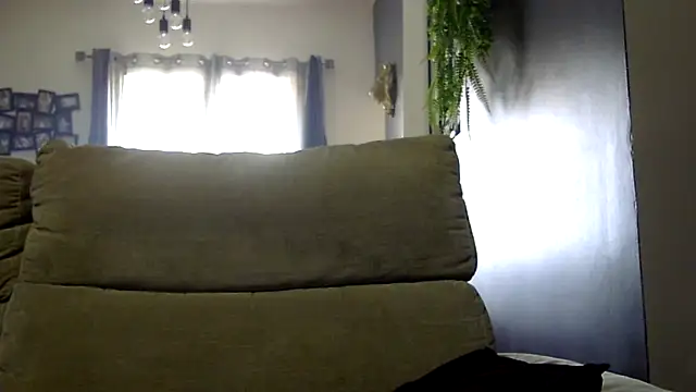 Snapshot of feline27 chatting on 02-01-26, 01:31 feline27 online show from 02-01-26, 01:31