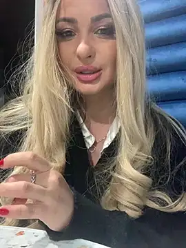 Denisse Perry online show from 02-08-25, 01:54