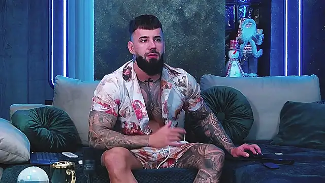 Snapshot of masterkingofmusclee chatting on 12-10-24, 10:37 masterkingofmusclee online show from 12-10-24, 10:37