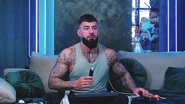 Snapshot of masterkingofmusclee chatting on 12-11-24, 08:58 masterkingofmusclee online show from 12-11-24, 08:58