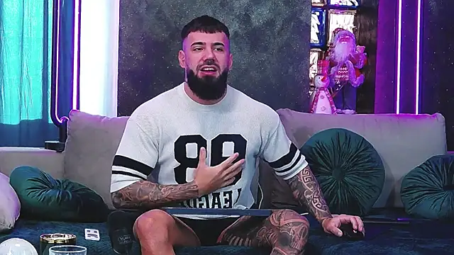 Snapshot of masterkingofmusclee chatting on 12-16-24, 08:52 masterkingofmusclee online show from 12-16-24, 08:52