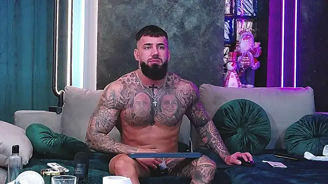 Snapshot of masterkingofmusclee chatting on 12-16-24, 12:27 masterkingofmusclee online show from 12-16-24, 12:27