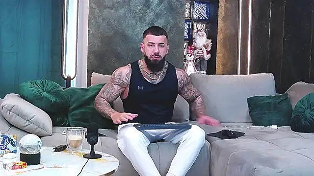 Snapshot of masterkingofmusclee chatting on 01-03-25, 08:21 masterkingofmusclee online show from 01-03-25, 08:21