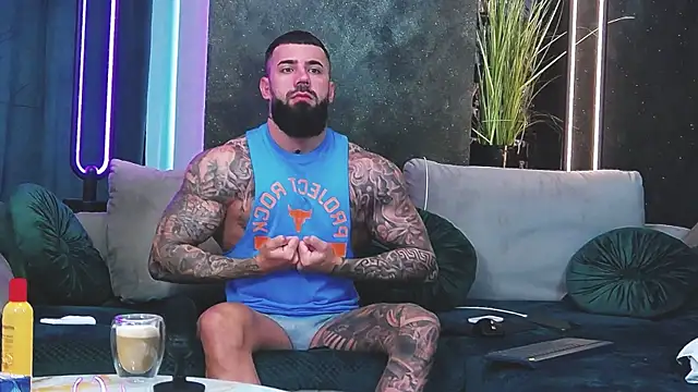 Snapshot of masterkingofmusclee chatting on 01-10-25, 06:31 masterkingofmusclee online show from 01-10-25, 06:31