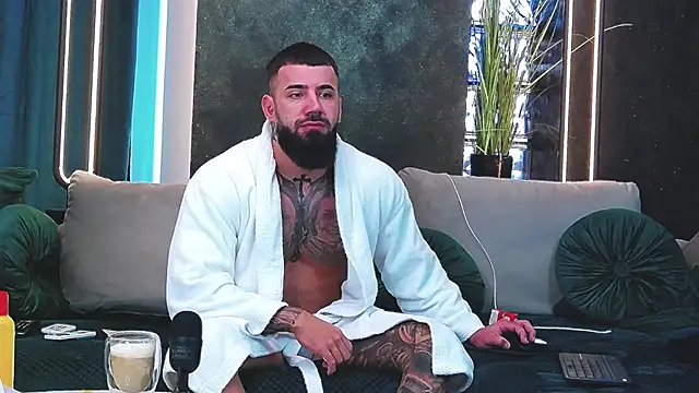 Snapshot of masterkingofmusclee chatting on 01-11-25, 08:00 masterkingofmusclee online show from 01-11-25, 08:00