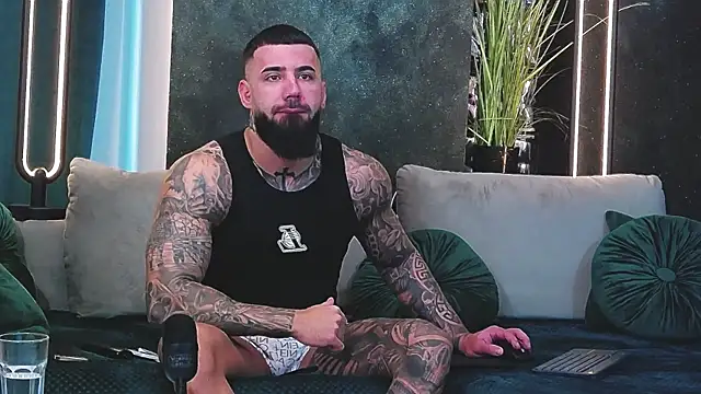 Snapshot of masterkingofmusclee chatting on 01-13-25, 06:16 masterkingofmusclee online show from 01-13-25, 06:16