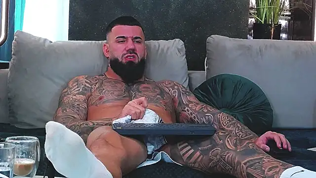 Snapshot of masterkingofmusclee chatting on 01-13-25, 09:19 masterkingofmusclee online show from 01-13-25, 09:19