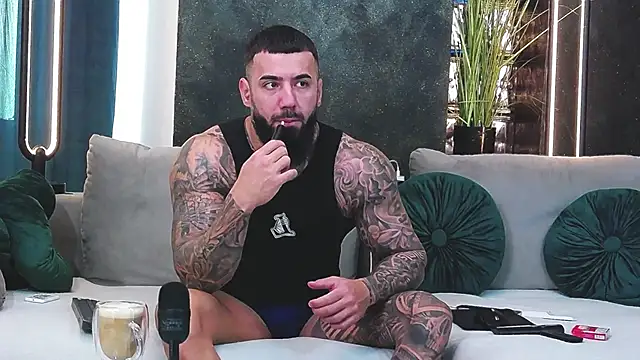 Snapshot of masterkingofmusclee chatting on 01-17-25, 06:47 masterkingofmusclee online show from 01-17-25, 06:47