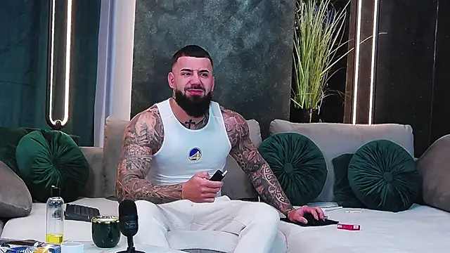 Snapshot of masterkingofmusclee chatting on 01-22-25, 06:31 masterkingofmusclee online show from 01-22-25, 06:31