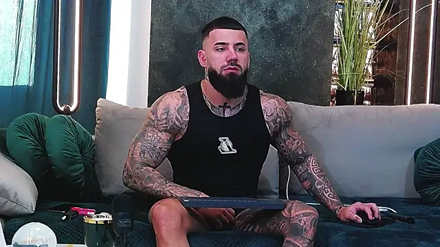 Snapshot of masterkingofmusclee chatting on 01-29-25, 06:33 masterkingofmusclee online show from 01-29-25, 06:33