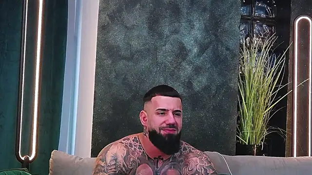 Snapshot of masterkingofmusclee chatting on 02-03-25, 10:25 masterkingofmusclee online show from 02-03-25, 10:25