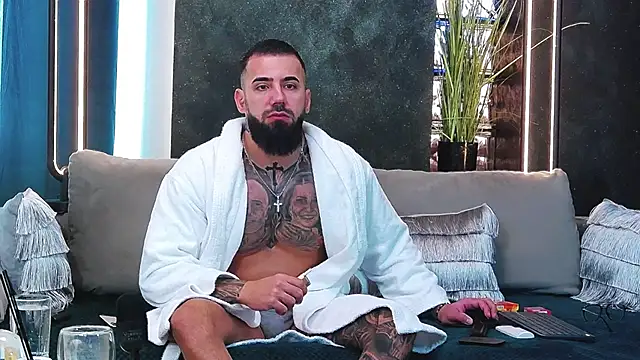 Snapshot of masterkingofmusclee chatting on 03-05-25, 06:54 masterkingofmusclee online show from 03-05-25, 06:54