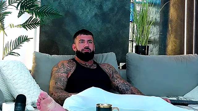 Snapshot of masterkingofmusclee chatting on 09-12-25, 09:09 masterkingofmusclee online show from 09-12-25, 09:09