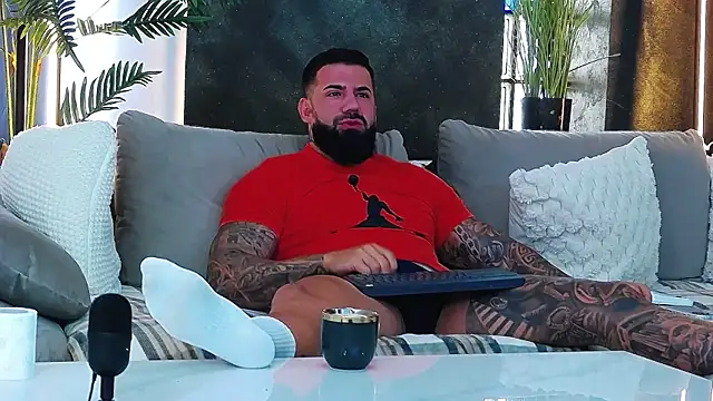 Snapshot of masterkingofmusclee chatting on 09-25-25, 07:56 masterkingofmusclee online show from 09-25-25, 07:56