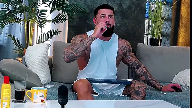 Snapshot of masterkingofmusclee chatting on 10-09-25, 11:30 masterkingofmusclee online show from 10-09-25, 11:30