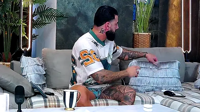 Snapshot of masterkingofmusclee chatting on 11-12-25, 07:31 masterkingofmusclee online show from 11-12-25, 07:31