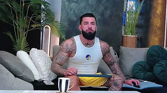 Snapshot of masterkingofmusclee chatting on 12-04-25, 07:39 masterkingofmusclee online show from 12-04-25, 07:39