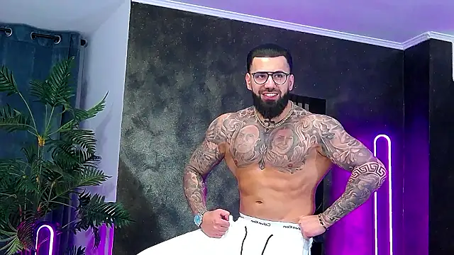 Snapshot of masterkingofmusclee chatting on 02-03-26, 08:58 masterkingofmusclee online show from 02-03-26, 08:58