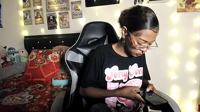 Snapshot of Cristal_Jonas@xh chatting on 11-06-25, 04:24 Cristal Jonasxh online show from 11-06-25, 04:24