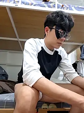 Gwencloudy online show from 04-17-26, 02:42