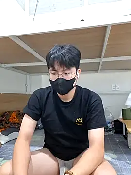 Snapshot of Gwencloudy chatting on 07-19-26, 01:37 Gwencloudy online show from 07-19-26, 01:37