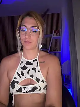 sofiah  online show from 04-18-26, 08:09