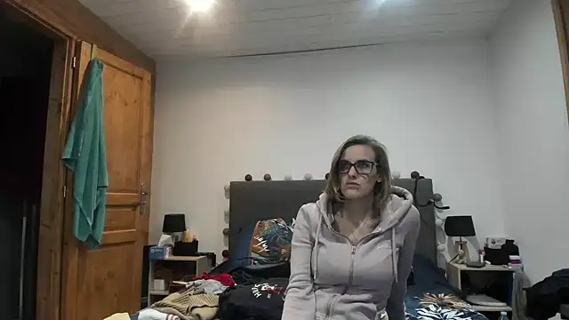 Madame Callie online show from 04-19-26, 08:00