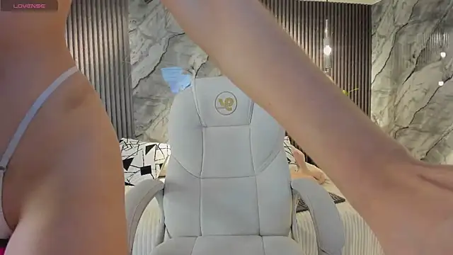 Snapshot of martina_mayers chatting on 10-20-25, 05:35 martina mayers online show from 10-20-25, 05:35