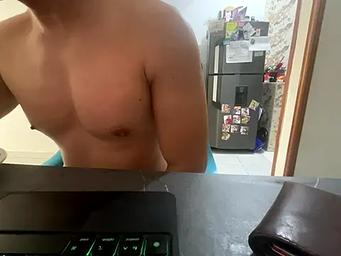 Snapshot of andresmb12 chatting on 10-28-25, 01:25 andresmb12 online show from 10-28-25, 01:25