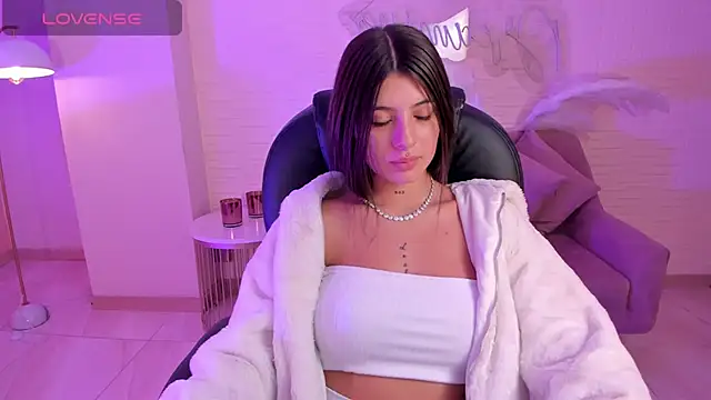 AlessiaCorleone  online show from 01-06-25, 06:52