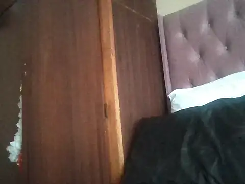 Snapshot of ShooingBunch chatting on 10-06-25, 08:12 ShooingBunch online show from 10-06-25, 08:12