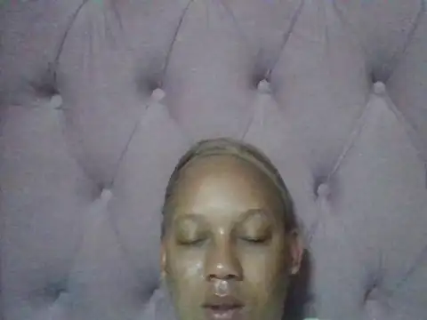 Snapshot of ShooingBunch chatting on 10-09-25, 02:31 ShooingBunch online show from 10-09-25, 02:31