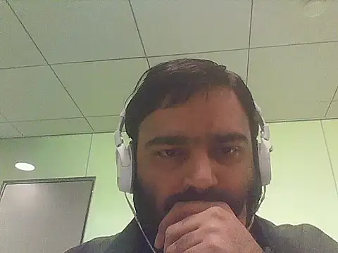 Snapshot of JohnBond009 chatting on 05-18-26, 09:04 JohnBond009 online show from 05-18-26, 09:04
