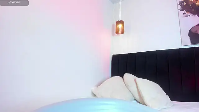 dolly zoe online show from 05-15-26, 01:18