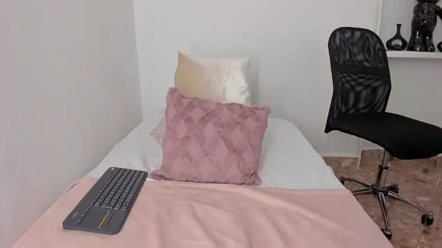 valerycolins online show from 09-18-25, 01:51