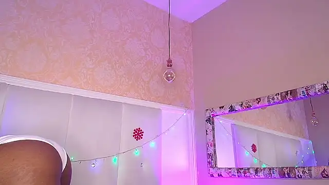 MichaelaCox online show from 12-20-25, 04:36