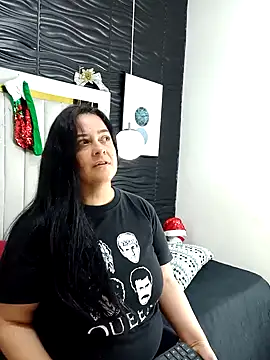 lucia vonne  online show from 12-18-24, 11:34