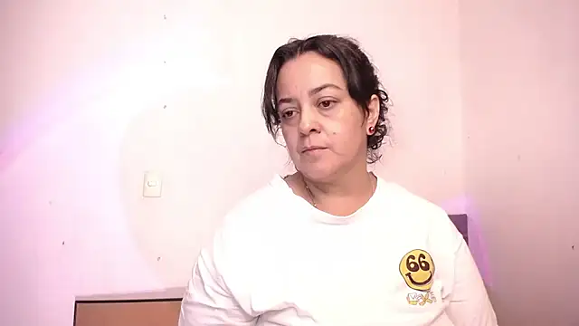 Snapshot of lucia_vonne_ chatting on 06-03-26, 12:24 lucia vonne online show from 06-03-26, 12:24
