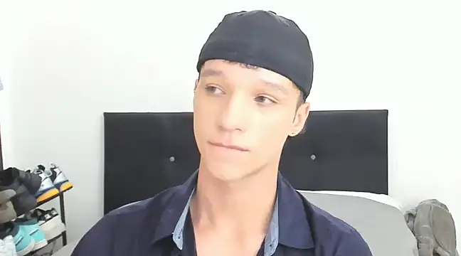 Snapshot of angelcortes chatting on 01-06-25, 12:02 angelcortes online show from 01-06-25, 12:02