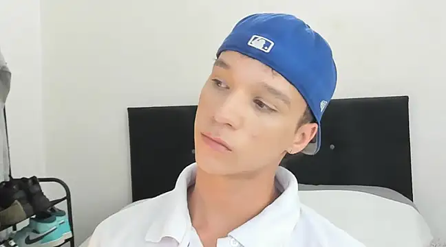 Snapshot of angelcortes chatting on 01-10-25, 10:46 angelcortes online show from 01-10-25, 10:46