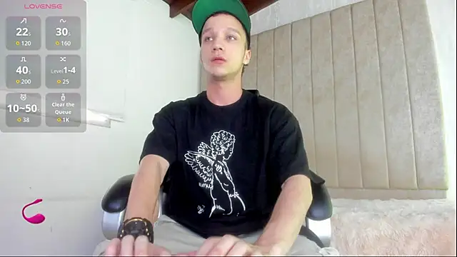 Snapshot of angelcortes chatting on 12-05-25, 07:32 angelcortes online show from 12-05-25, 07:32