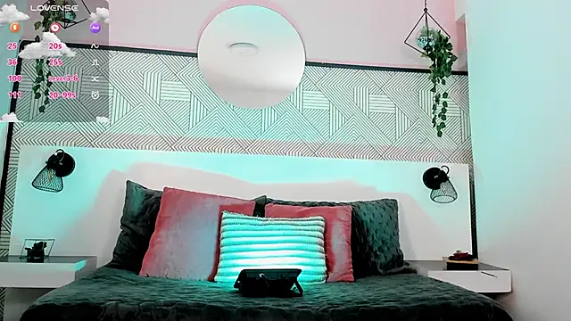 CoralineRicce  online show from 12-17-24, 10:43