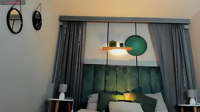 CoralineRicce  online show from 11-21-25, 09:57